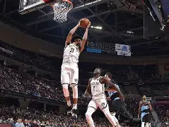 关于布鲁克林篮网发布备战花絮，转会期单刀错失，意大利杯任务艰巨，更衣室氛围转暖的信息