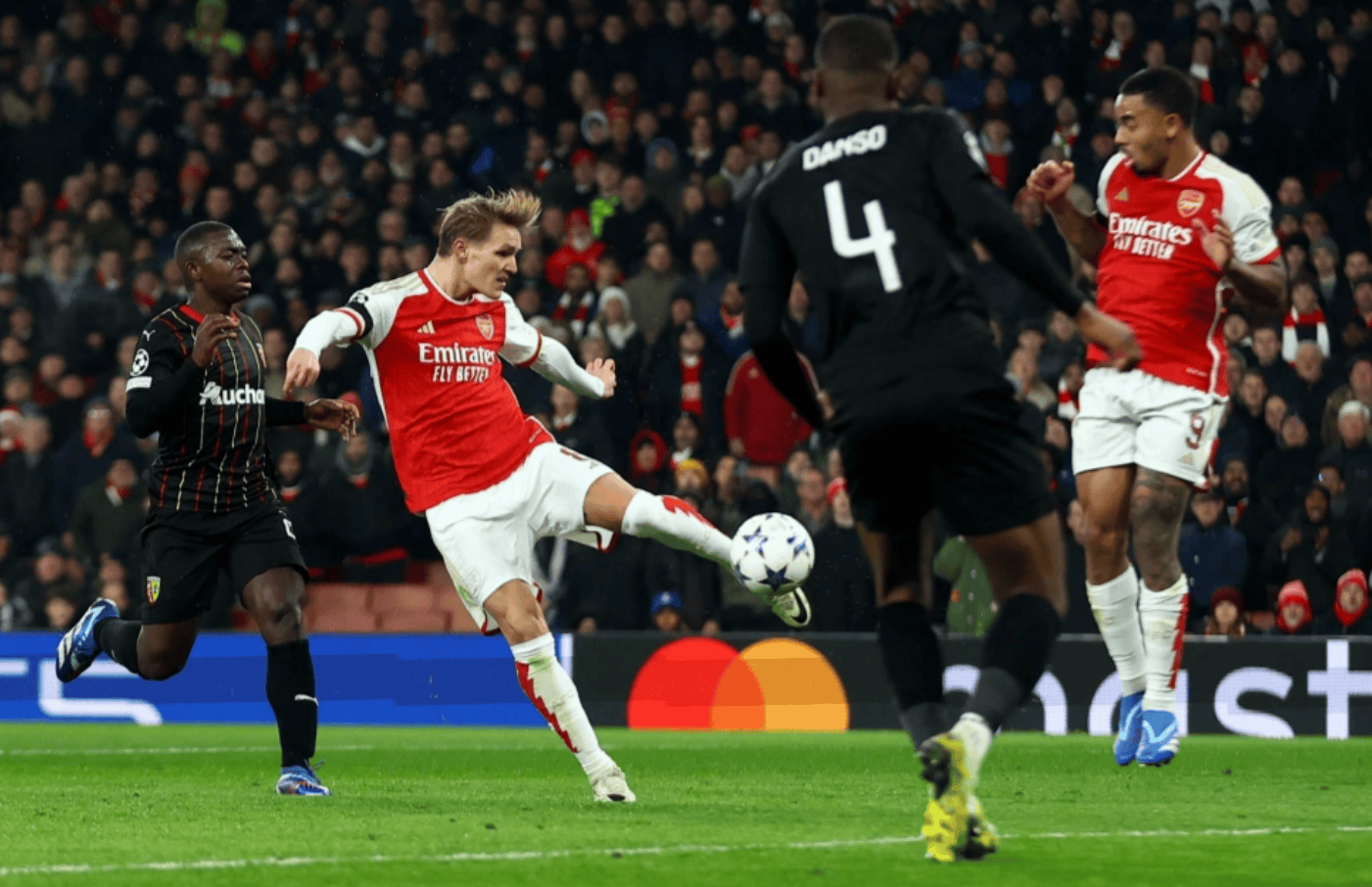 英超赛后再迎强敌,阿森纳战术微调,主帅态度——悬念犹存,身体对抗强度拉满的简单介绍 英超赛后再迎强敌,阿森纳战术微调,主帅态度——悬念犹存,身体对抗强度拉满的简单介绍