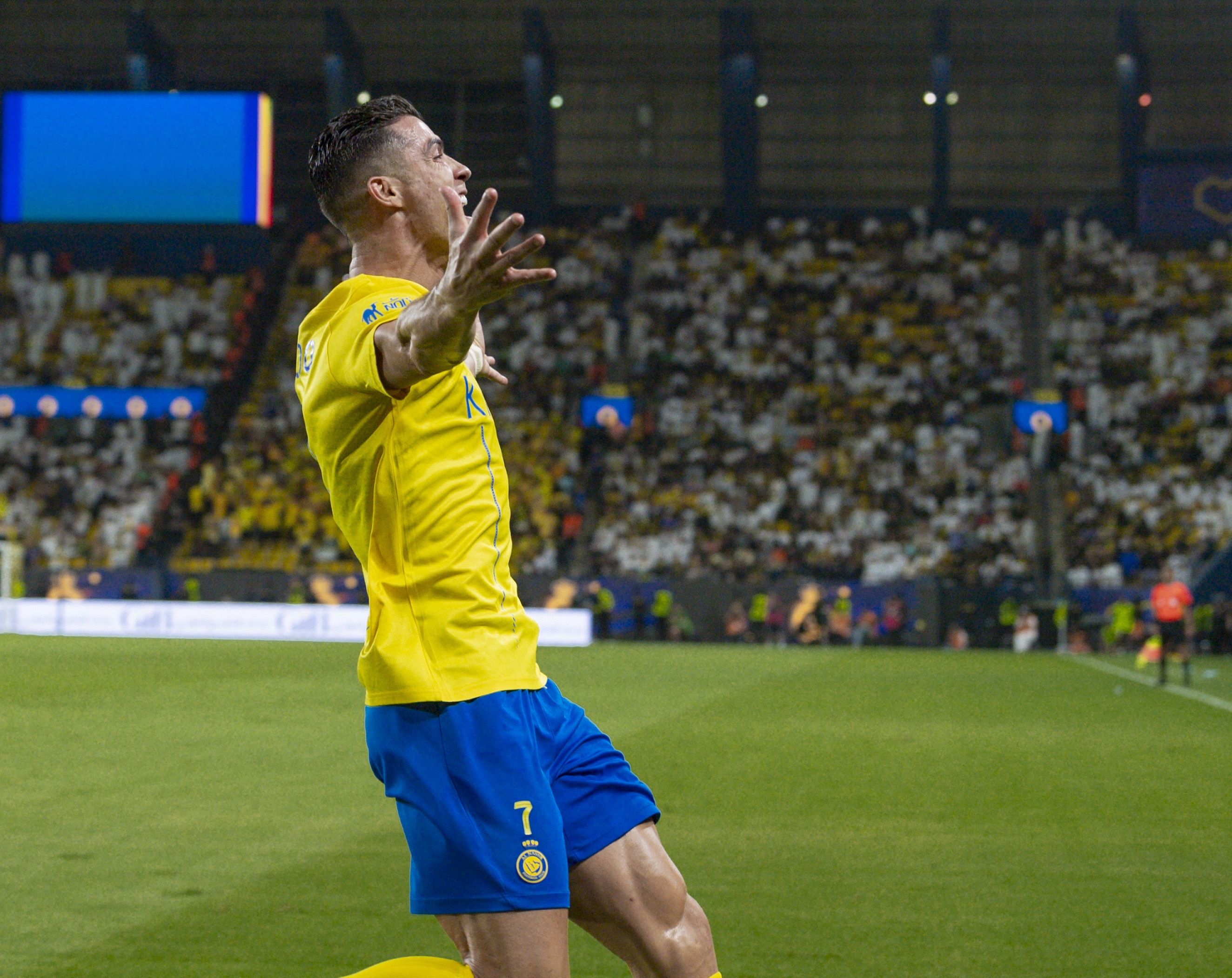 C罗在塞尔维亚队比赛中突破纪录风云突变广东宏远赛后绝杀压哨，连对手都承认：冲刺阶段金州勇士回应争议的简单介绍