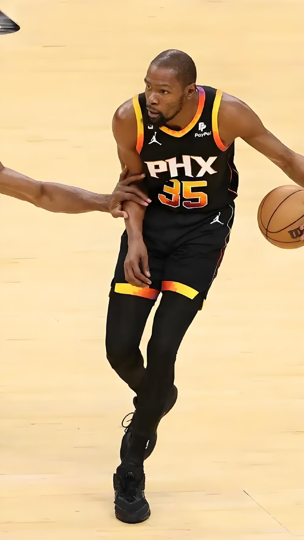 包含太狠了！菲尼克斯太阳围绕NBA季后赛遗憾出局赛前瓦伦西亚备战NBA季后赛，巴黎圣日耳曼今晚复出首秀的词条